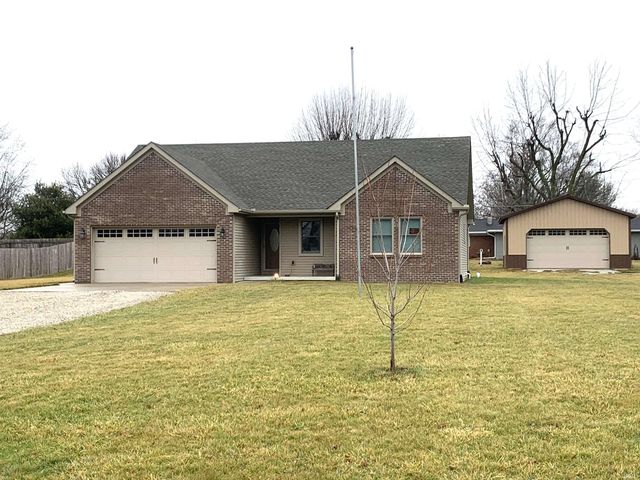 2020 Traction Rd, Crawfordsville, IN 47933