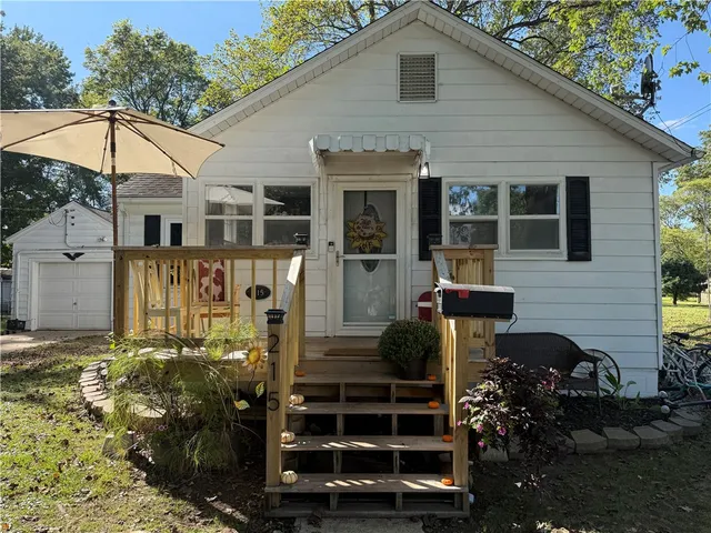 215 N  Ohio St, Olney, IL 62450