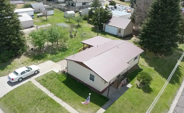 501 SW 3rd St, Mullen, NE 69152