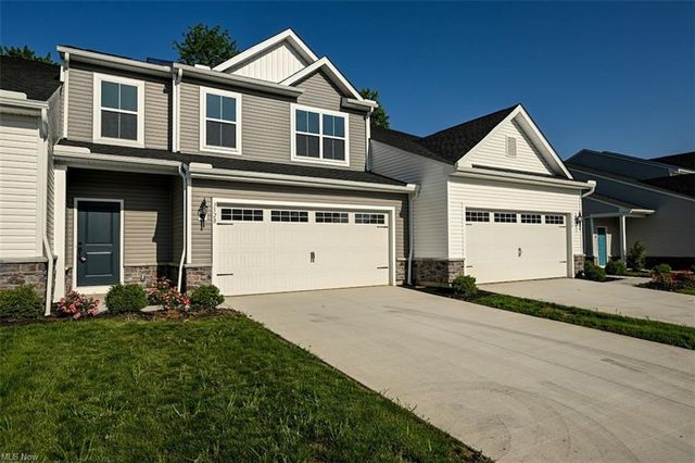 3528 Bushwillow Dr, Uniontown, OH 44685