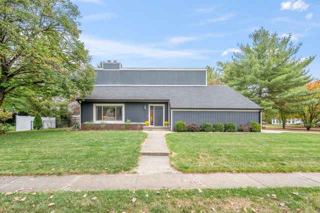1066 Goldfinch Rd, Columbus, IN 47203