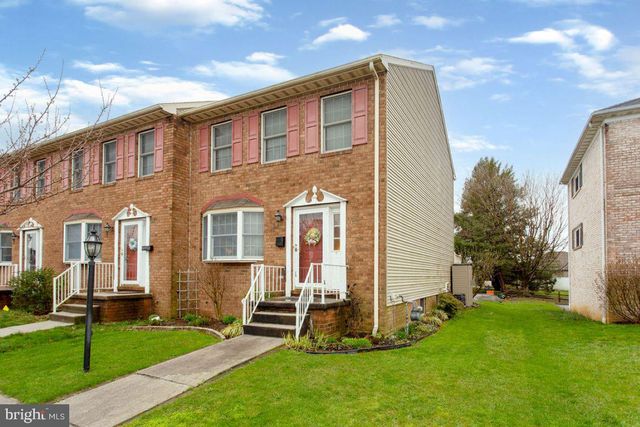 754 Eichelberger St, Hanover, PA 17331