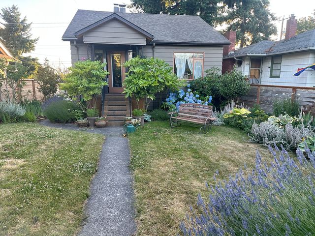 5225 36th Ave SW, Seattle, WA 98126