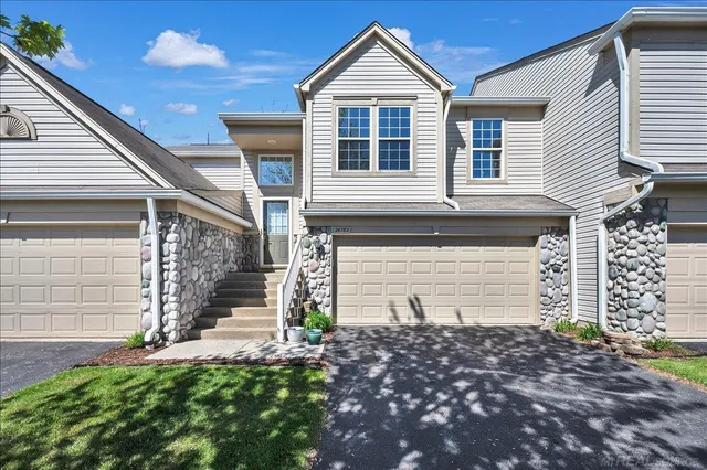 26782 Kirkway Cir #48, Woodhaven, MI 48183