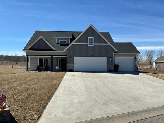 1386 Long Lake Dr, Detroit Lakes, MN 56501