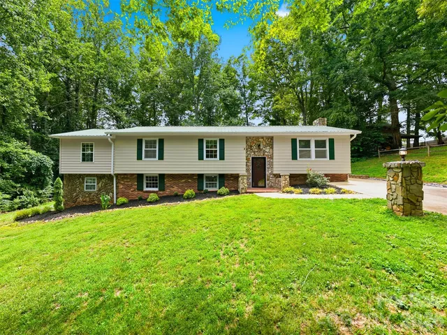 408 Birch Circle Dr, Hudson, NC 28638