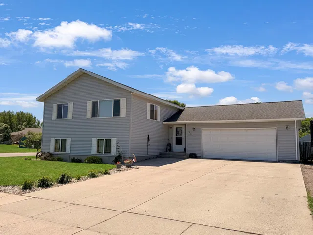 501 Darlene Dr, Marshall, MN 56258