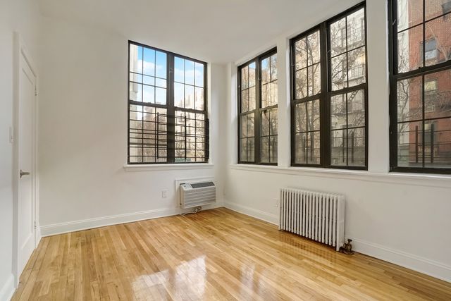 277 W  22nd St #1, New York, NY 10011