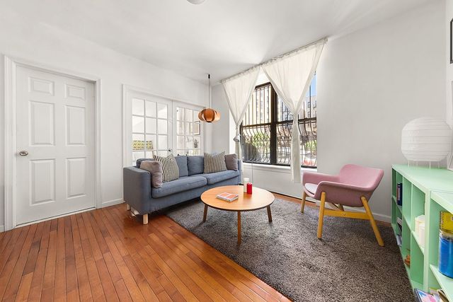 220 W  111th St #1D, New York, NY 10026