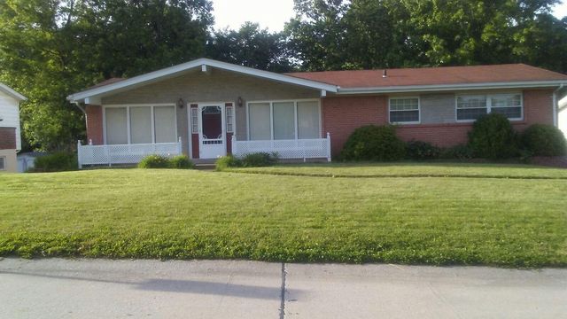 1223 Miremont Dr, Manchester, MO 63011