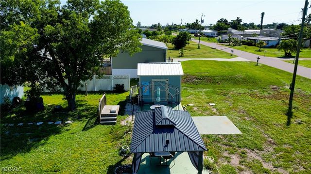 5008 Sandpiper Dr, Saint James City, FL 33956
