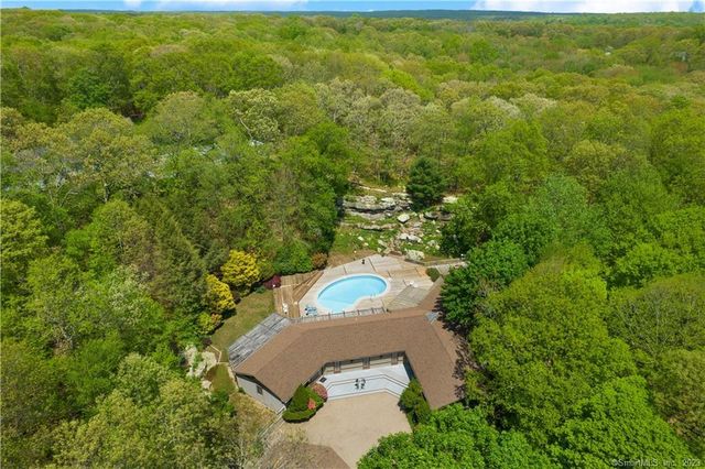 163 Butlertown Rd, Waterford, CT 06385