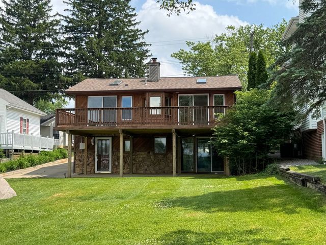 1508 Lakeview Dr, Wolverine Lake, MI 48390