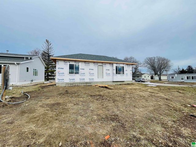 801 Campbell St, North Sioux City, SD 57049