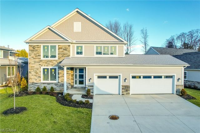 235 Lake Meade Dr, Chagrin Falls, OH 44022