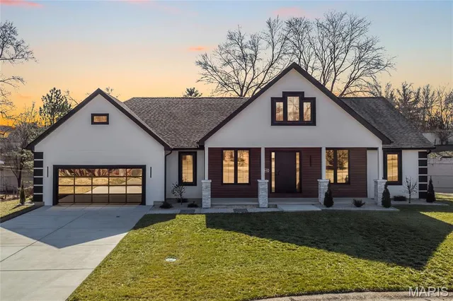 10652 Roanna Ln, Saint Louis, MO 63128