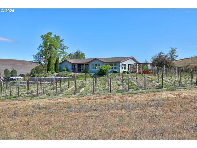 4532 Emerson Loop Rd, The Dalles, OR 97058