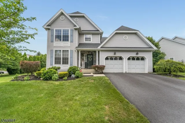 5 Jade Ln, Phillipsburg, NJ 08865