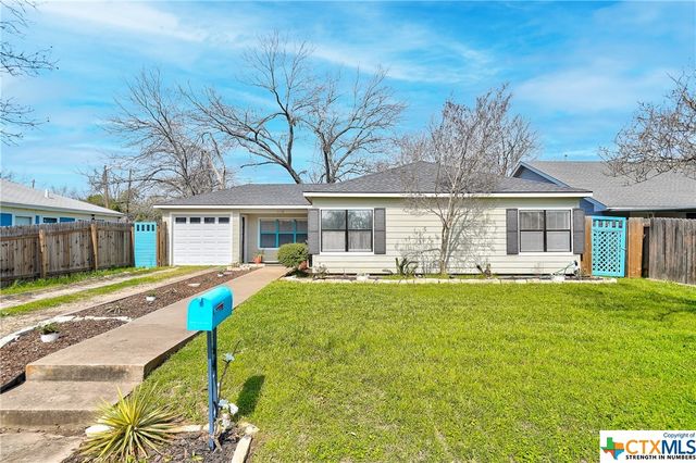 1118 Fisher St, Taylor, TX 76574
