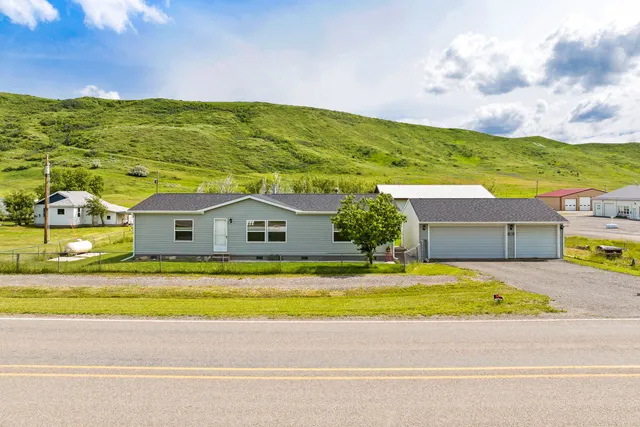 124 Broadway Ave E, Highwood, MT 59450