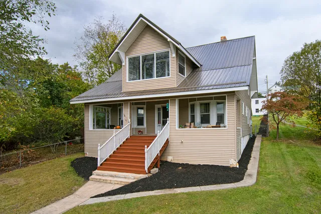 348 W  Main St, Ronceverte, WV 24970