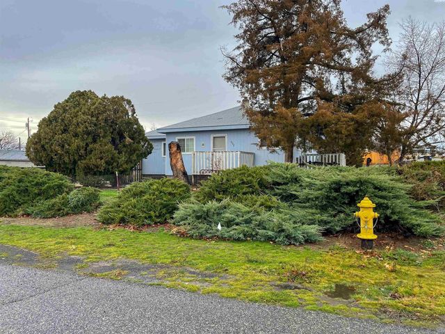 449 N  4th Ave, Connell, WA 99326