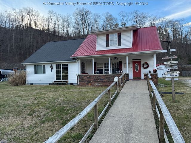 86 Shae Ave, Chapmanville, WV 25508