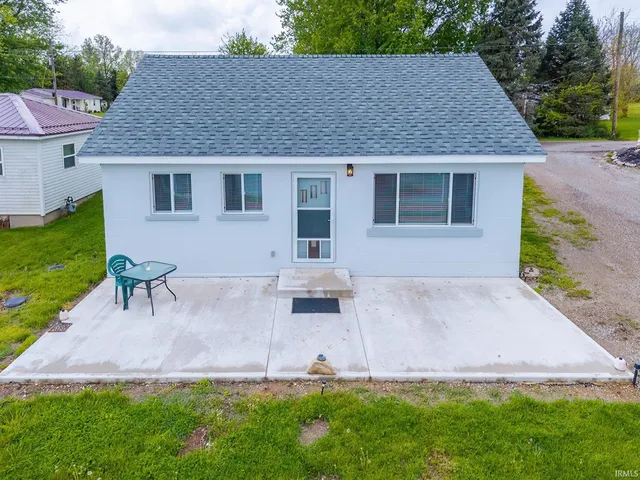 8727 S  South Hill Dr, Silver Lake, IN 46982