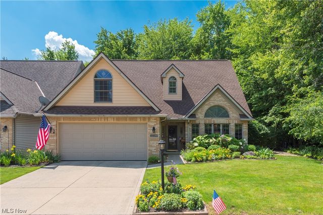 22589 Christopher Ct, Strongsville, OH 44136