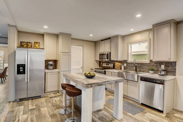 1800 Oak Grove Rd E #A2, Burleson, TX 76028