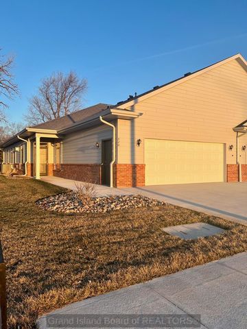 520 S  Woodland Dr, Grand Island, NE 68801