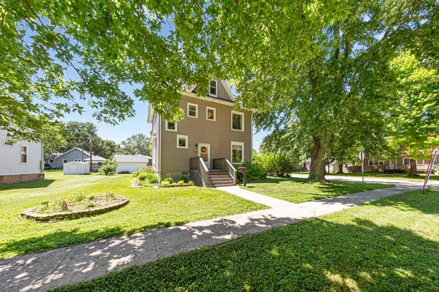 501 Grand Ave, Emmetsburg, IA 50536