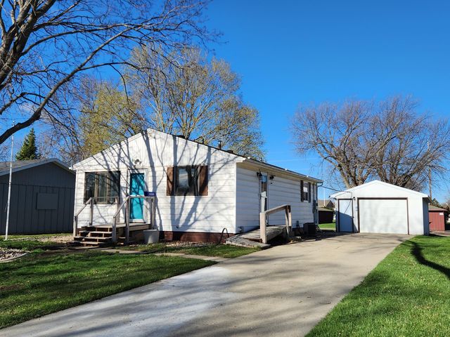 410 Ash Ave, Brookings, SD 57006