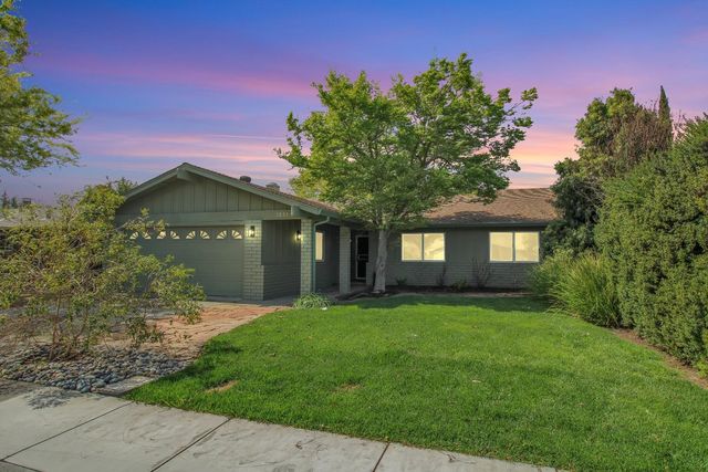1221 Jill Ln, Modesto, CA 95355