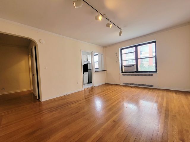 150 W  21st St #4J, New York, NY 10011