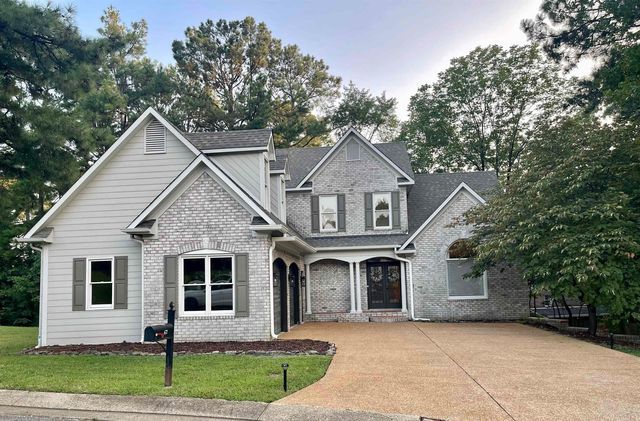 67 Oakmont Woods Dr, Jackson, TN 38305