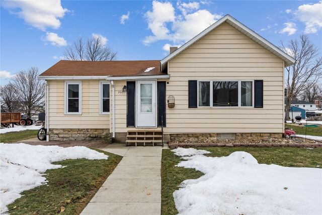 307 3rd Ave, Clarence, IA 52216