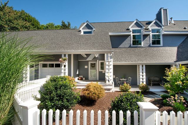 1 Gatehouse Ln #1, Hull, MA 02045