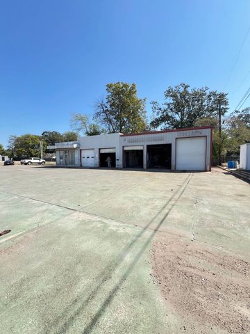 804 Highway 82 W, Greenwood, MS 38930