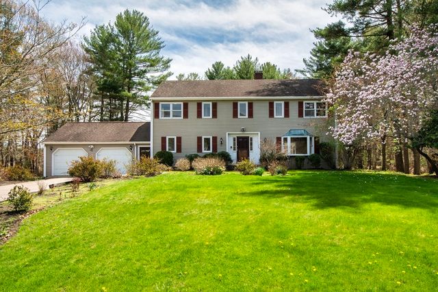 112 Riverside Dr, Norwell, MA 02061