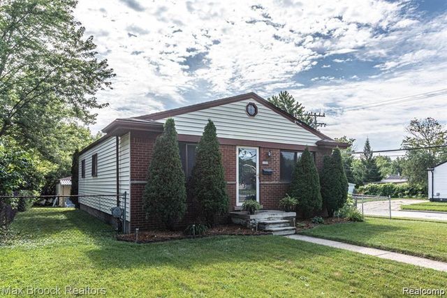 3800 Elmhurst Ave, Royal Oak, MI 48073