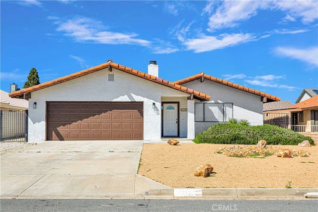 17990 Lakeview Dr, Victorville, CA 92395