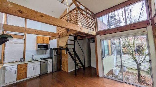460 Mariposa St, Brisbane, CA 94005