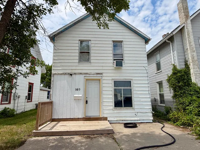 169 Iowa Ave SE, Huron, SD 57350