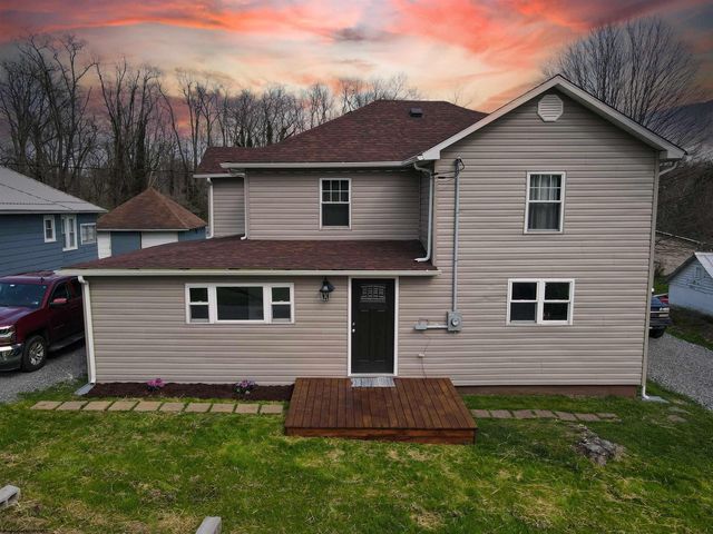 206 Maxwell St, West Milford, WV 26451