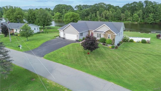 65 Brookview Dr, Waddington, NY 13694