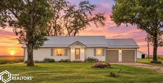 20631 180th Ave, Sigourney, IA 52591