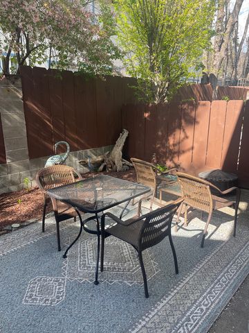 808 Caroline Ave #A, Mount Shasta, CA 96067