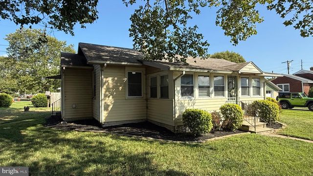 251 G St, Carneys Point, NJ 08069