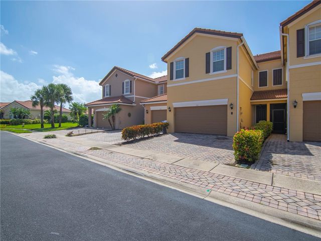 311 Versailles Ln, Vero Beach, FL 32960